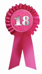 g2893 18 urodziny- brokat- różowy kotylion z przypinką -56mm.jpg