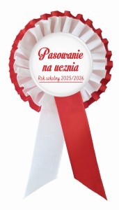 g3528 Biało-czerowny kotylion na pasowanie na ucznia 56mm.jpg