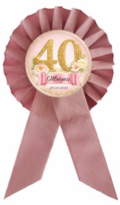 g11402 Kotylion szampański róż  z przypinką 56mm - 40 urodziny.jpg