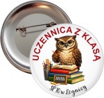 Uczennica z klasą - przypinka z nazwą szkoły - 56mm