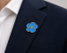 pm013 kwiat lnu pin emaliowany wizualizacja.png
