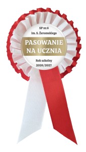 g3539 Pasowanie na ucznia - biało-czerwony kotylion.jpg