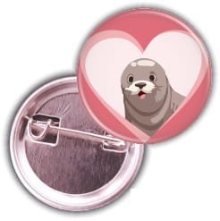 g6486 Mała miłośc Foczki przypinka 25mm.jpg