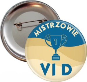 g7748 Mistrzowie z 6 klasy przypinka 56mm.jpg